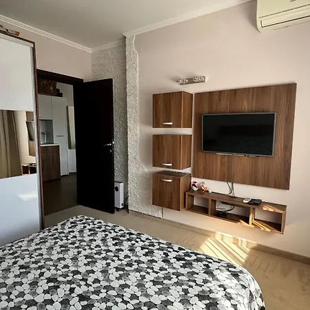 Апартаменти Luxury Rest Dolphin Club *