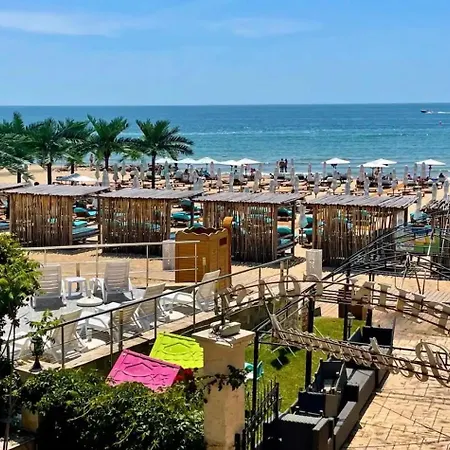 Апартаменти Luxury Rest Dolphin Club *