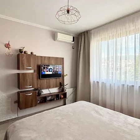 Luxury Rest Dolphin Club Апартаменти